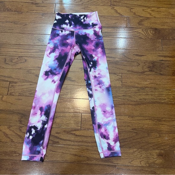 11. Lululemon Blooming Pixie Multi Leggings purple blue and white size 2 - Picture 7 of 8